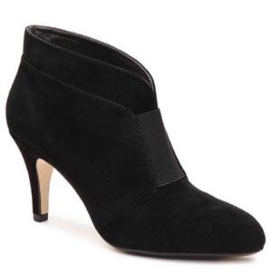 Adrienne Vittadini black suede booties